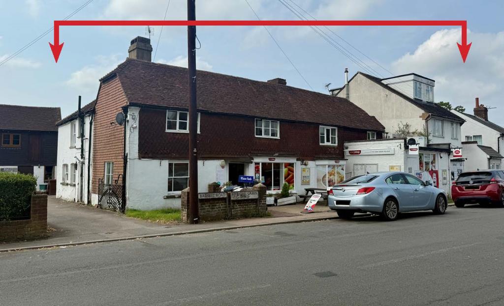 Lot: 98 - FREEHOLD CONVENIENCE STORE INVESTMENT AND VACANT SEVEN-BEDROOM HOUSE FOR REFURBISHMENT - Front